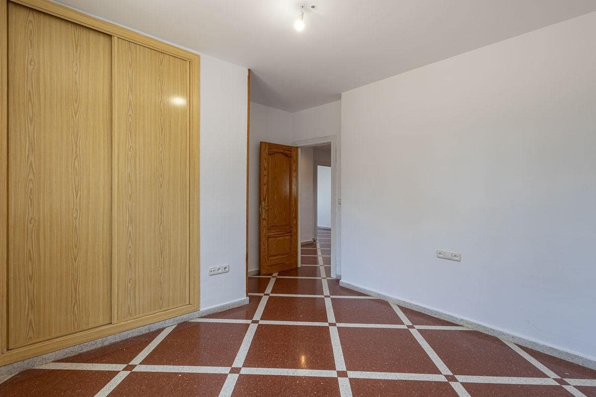 4 soveværelse Villa til salg i Peligros med swimmingpool garage - € 430.000 (Ref: 9118921)