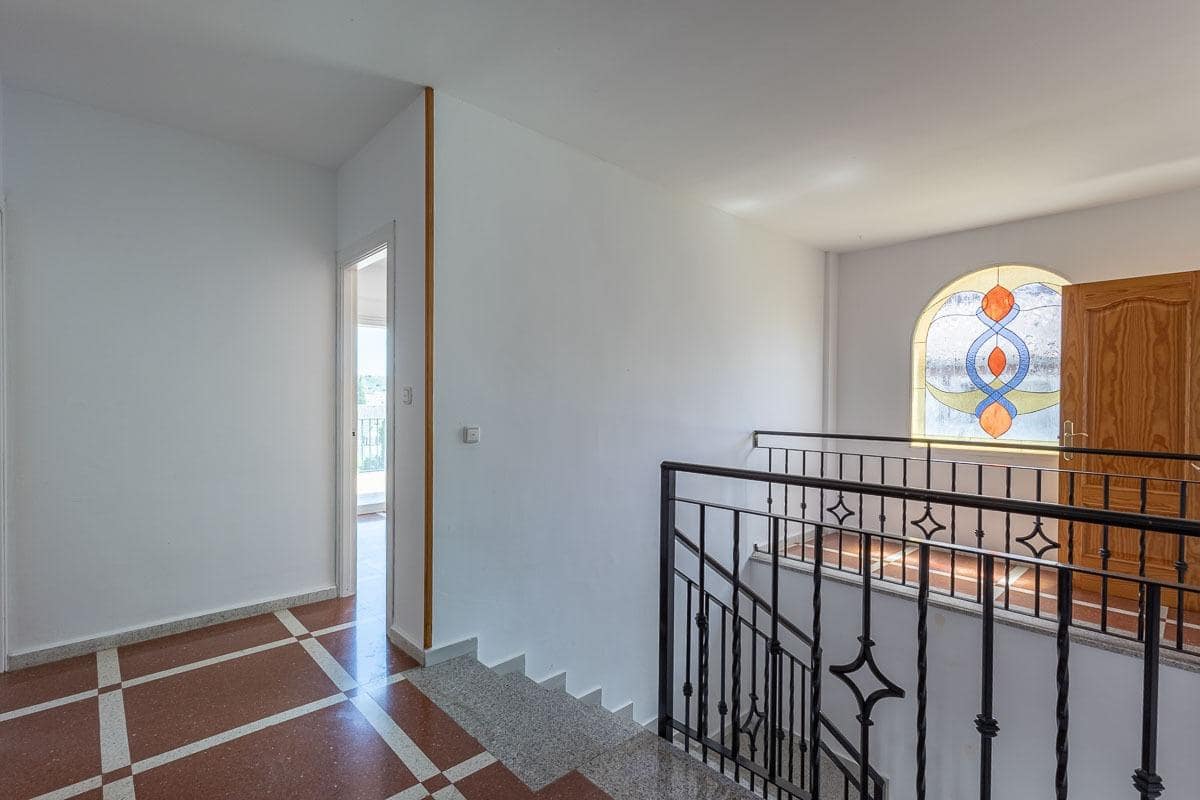 4 soveværelse Villa til salg i Peligros med swimmingpool garage - € 430.000 (Ref: 9118921)