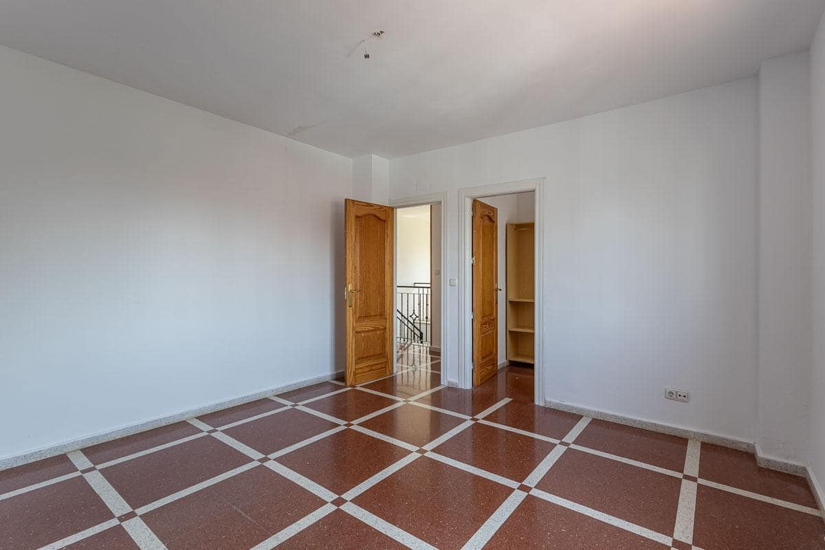 4 soveværelse Villa til salg i Peligros med swimmingpool garage - € 430.000 (Ref: 9118921)