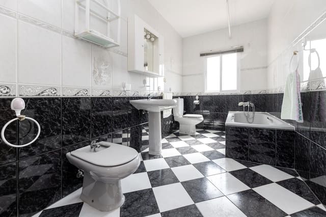 4 sypialnia Willa na sprzedaż w Ogíjares z basenem garażem - 375 000 € (Ref: 9126888)