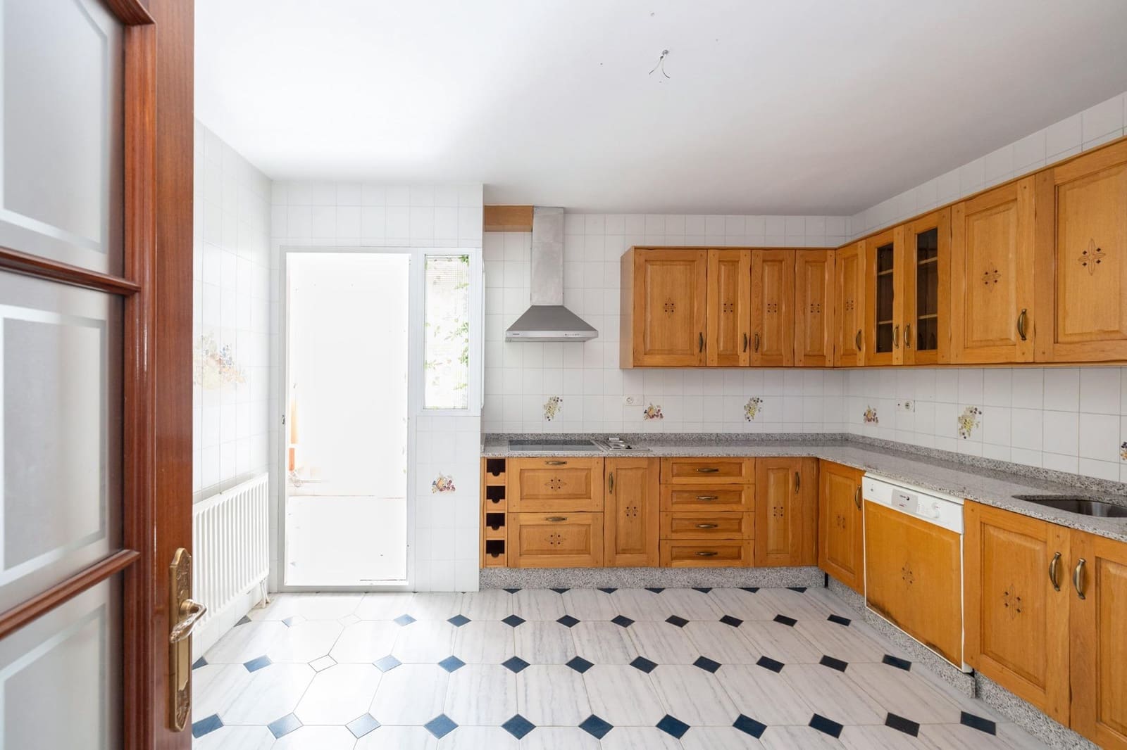 4 makuuhuone Asunto myytävänä paikassa Alcala la Real mukana 
autotalli - 235 000 € (Ref: 9132592)