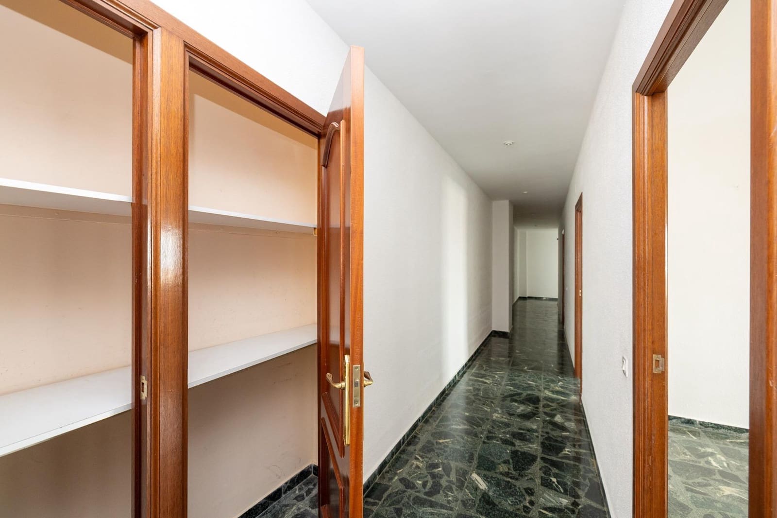 4 makuuhuone Asunto myytävänä paikassa Alcala la Real mukana 
autotalli - 235 000 € (Ref: 9132592)