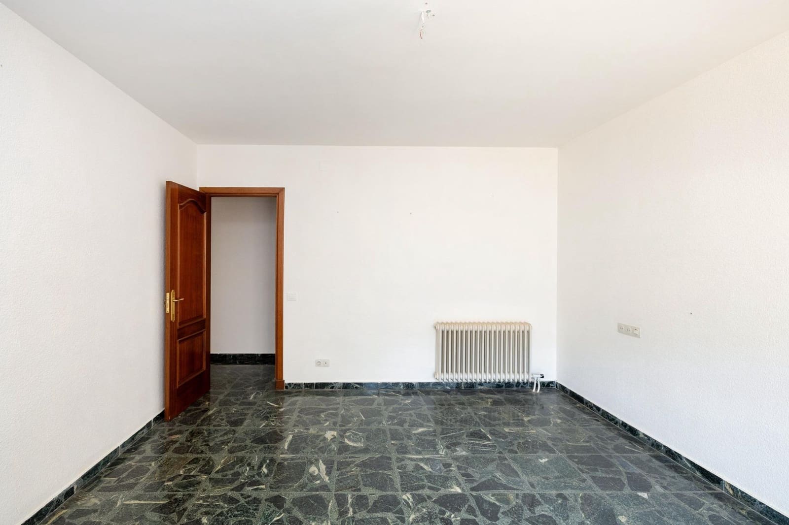 4 makuuhuone Asunto myytävänä paikassa Alcala la Real mukana 
autotalli - 235 000 € (Ref: 9132592)