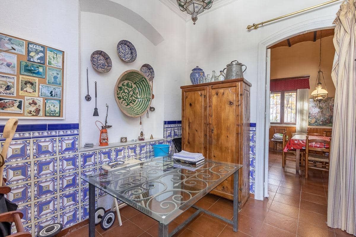 10 soveværelse Finca/Landehus til salg i Granada by - € 675.000 (Ref: 9132596)