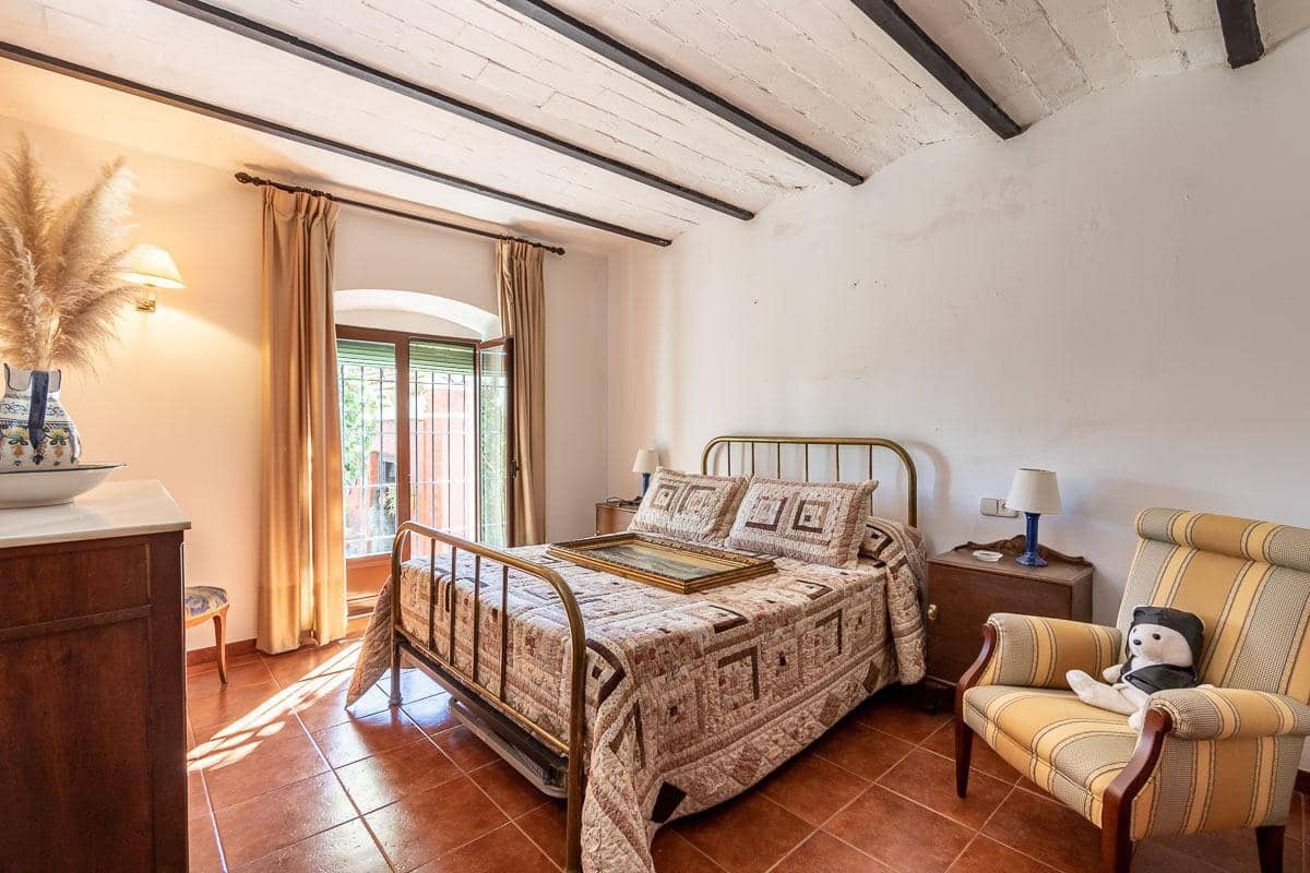 10 soveværelse Finca/Landehus til salg i Granada by - € 675.000 (Ref: 9132596)