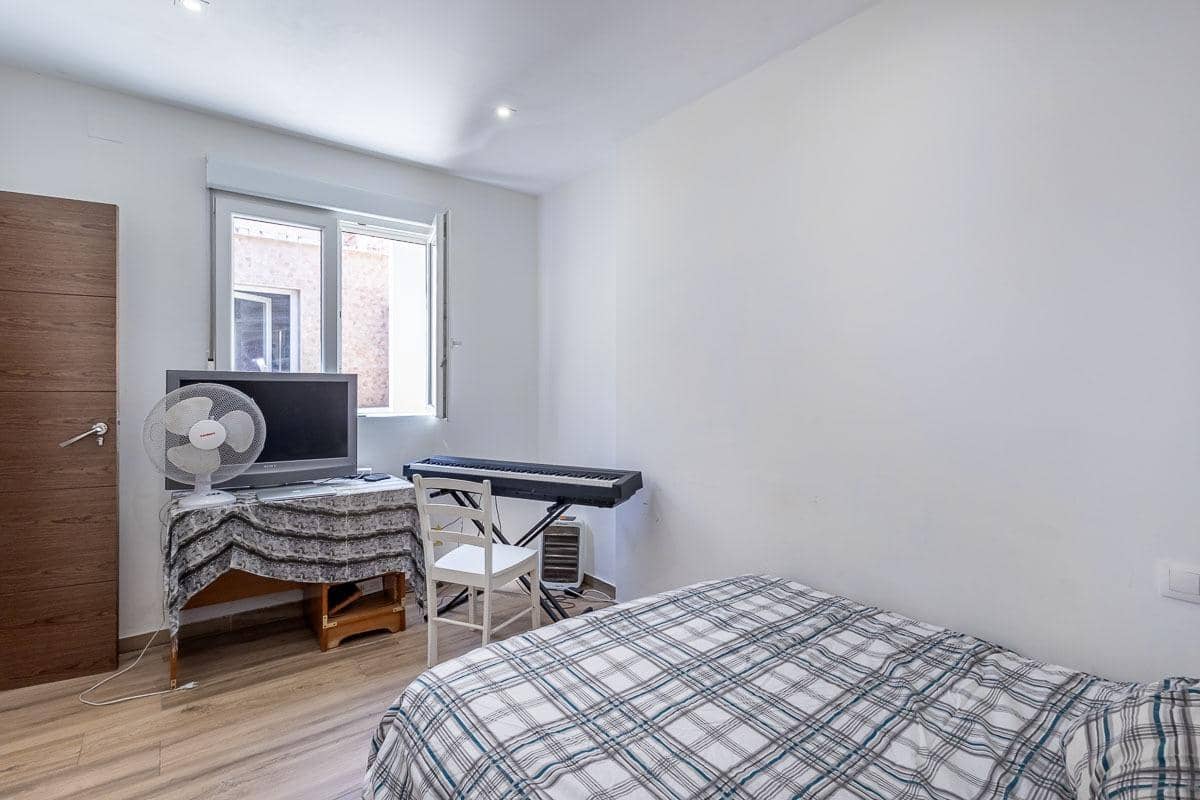 4 Zimmer Penthouse zu verkaufen in Granada Stadt - 379.000 € (Ref: 9141774)