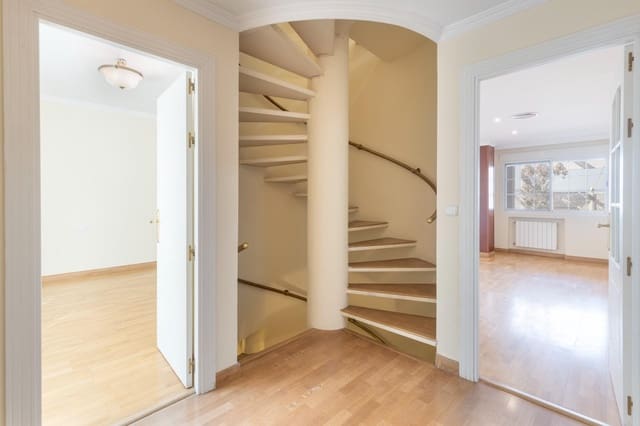 4 Zimmer Reihenhaus zu verkaufen in Granada Stadt mit Pool Garage - 565.000 € (Ref: 9141779)