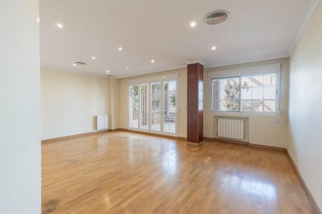 4 Zimmer Reihenhaus zu verkaufen in Granada Stadt mit Pool Garage - 565.000 € (Ref: 9141779)