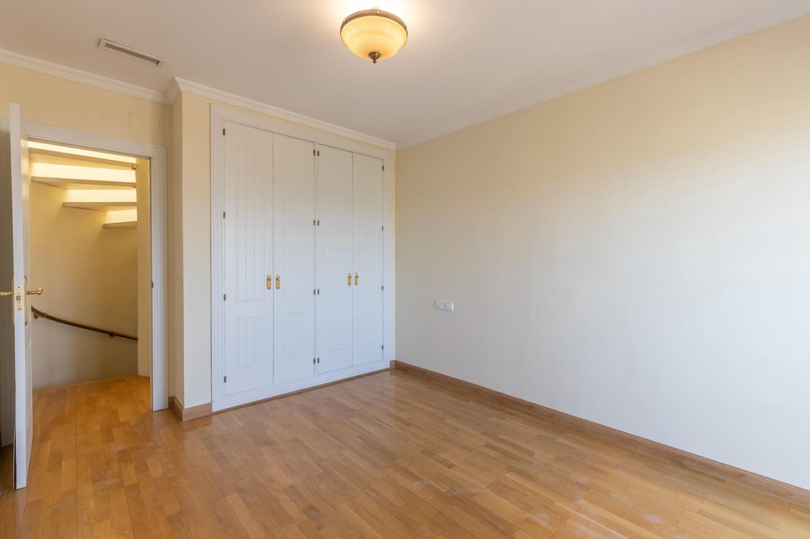 Adosado de 4 habitaciones en Granada ciudad en venta con piscina garaje - 565.000 € (Ref: 9141779)