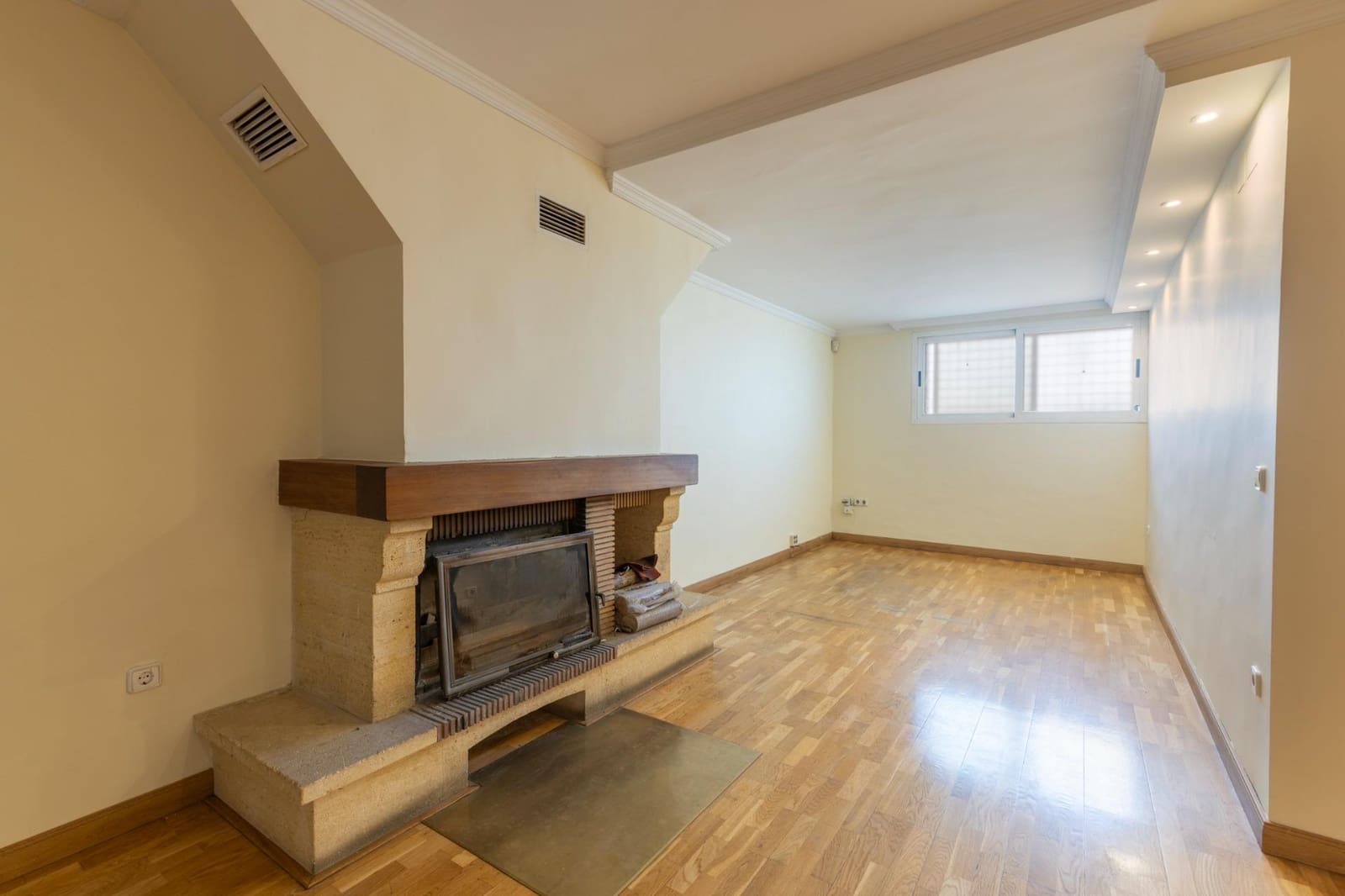 Adosado de 4 habitaciones en Granada ciudad en venta con piscina garaje - 565.000 € (Ref: 9141779)