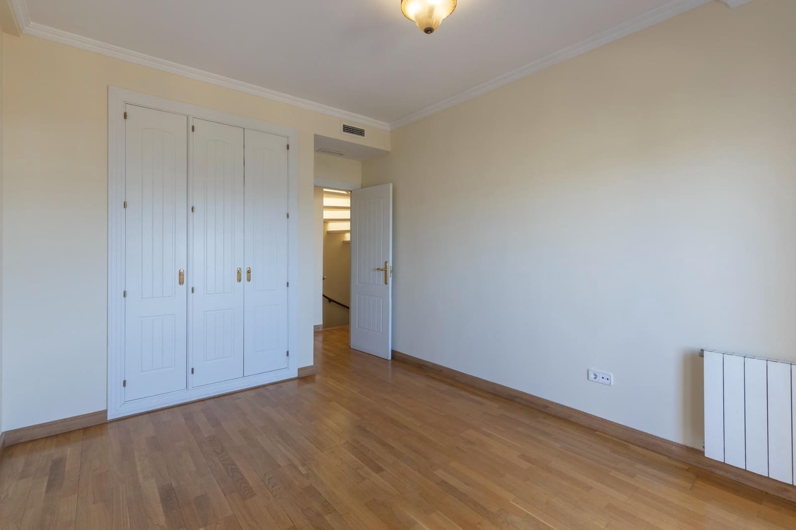 Adosado de 4 habitaciones en Granada ciudad en venta con piscina garaje - 565.000 € (Ref: 9141779)