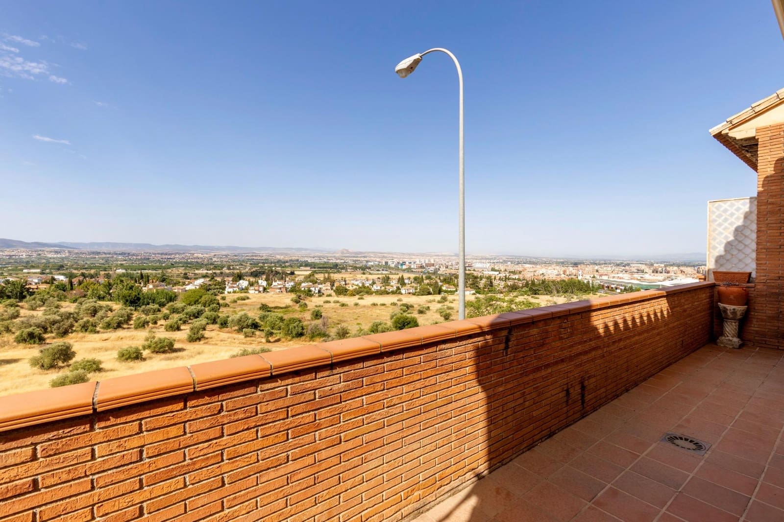 Adosado de 4 habitaciones en Granada ciudad en venta con piscina garaje - 565.000 € (Ref: 9141779)