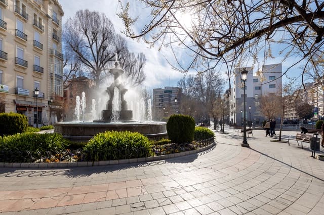 2 soveværelse Lejlighed til leje i Centro, Granada by - € 820 (Ref: 9141782)