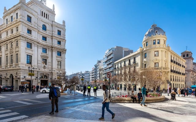 2 soveværelse Lejlighed til leje i Centro, Granada by - € 820 (Ref: 9141782)