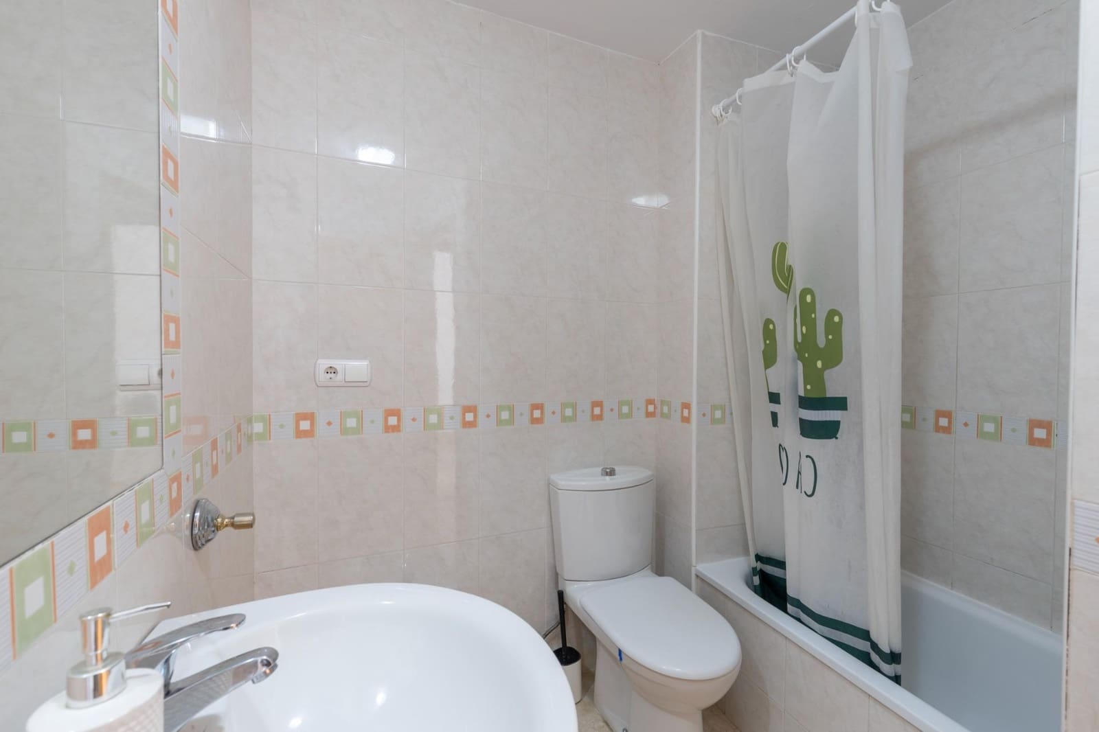 2 soveværelse Lejlighed til salg i Granada by - € 275.000 (Ref: 9143145)