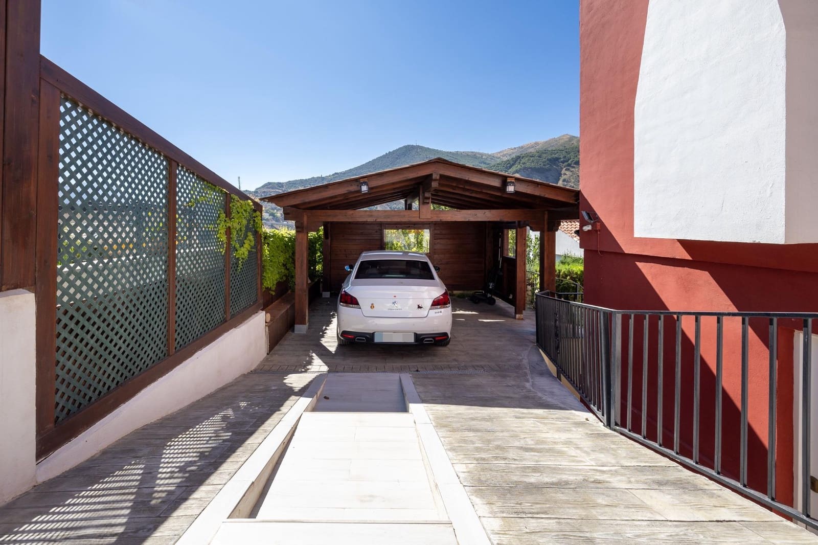 4 sypialnia Willa na sprzedaż w Pinos Genil z basenem - 420 000 € (Ref: 9143149)