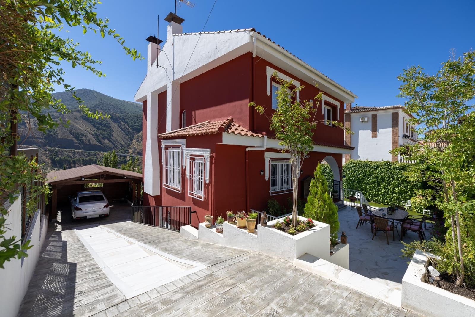 4 sypialnia Willa na sprzedaż w Pinos Genil z basenem - 420 000 € (Ref: 9143149)