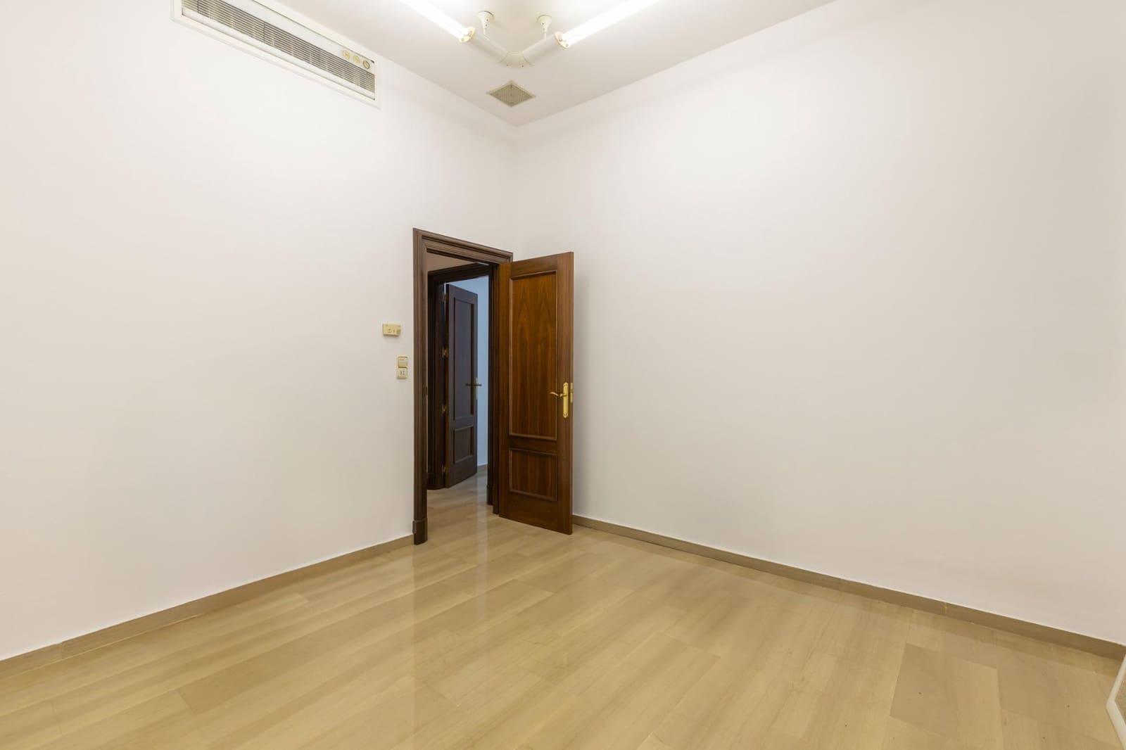 Flat te koop in Granada stad - € 1.350.000 (Ref: 9154303)