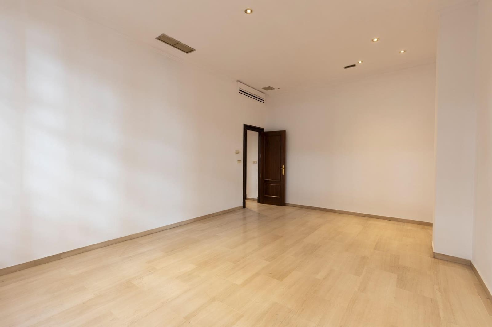 Flat te koop in Granada stad - € 1.350.000 (Ref: 9154303)