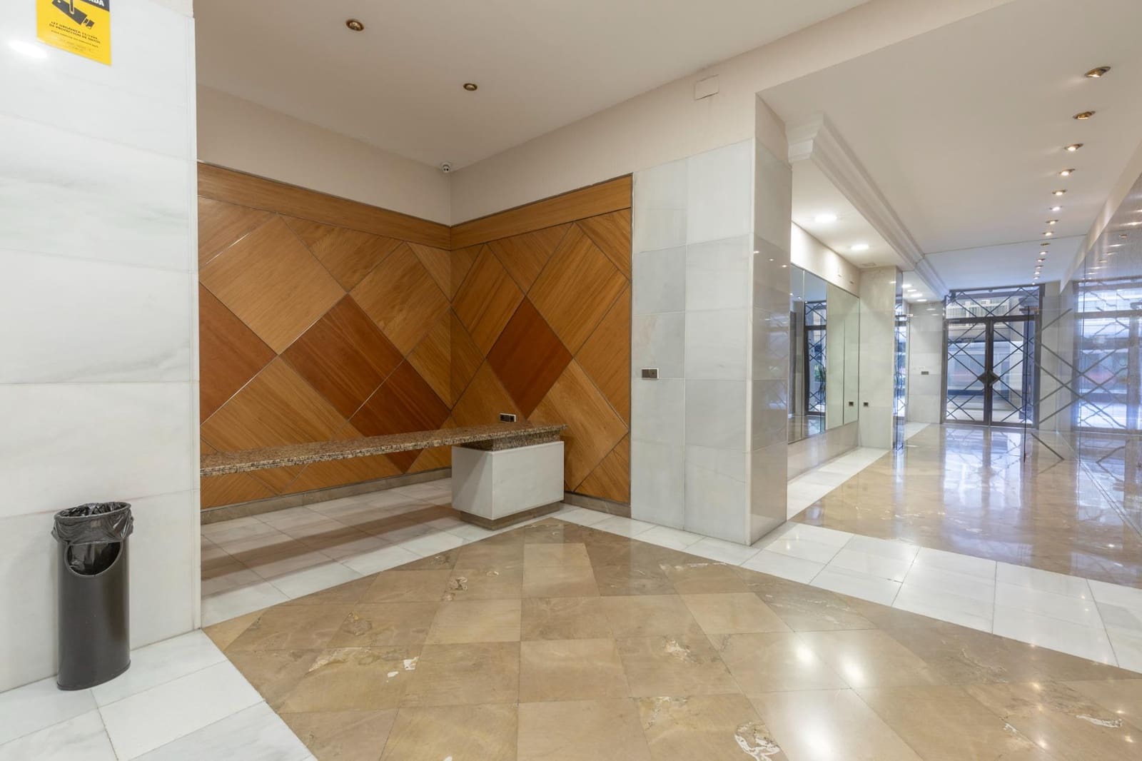 Flat te koop in Granada stad - € 1.350.000 (Ref: 9154303)