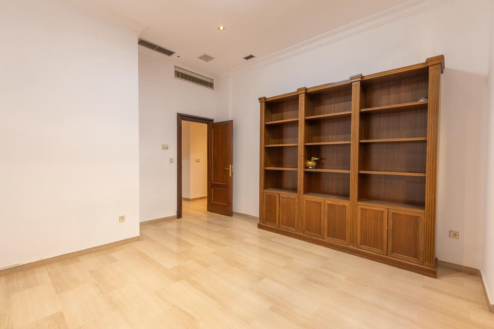 Flat te koop in Granada stad - € 1.350.000 (Ref: 9154303)