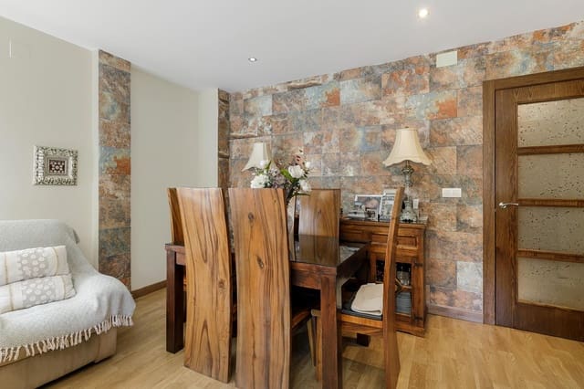 4 slaapkamer Rijtjeshuis te koop in Santa Fe met garage - € 284.900 (Ref: 9154306)