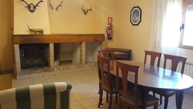 7 bedroom Finca/Country House for sale in Almadén - € 350,000 (Ref: 9159667)