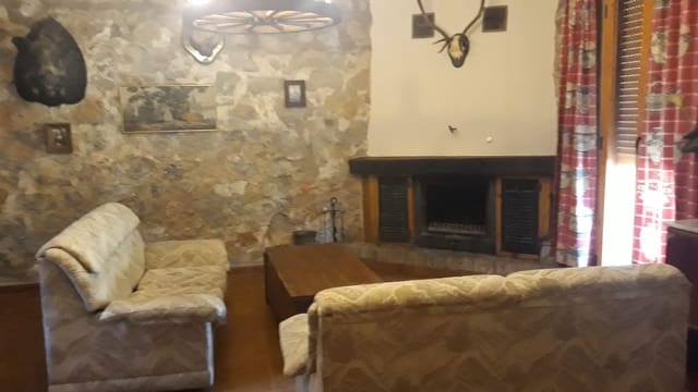 7 bedroom Finca/Country House for sale in Almadén - € 350,000 (Ref: 9159667)