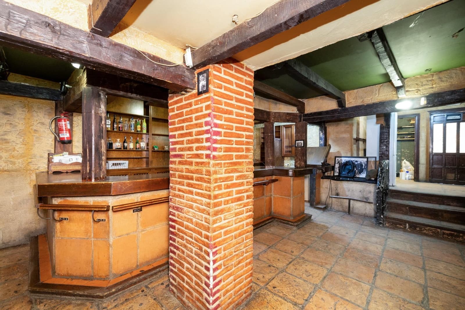 Komercyjne na sprzedaż w Miasto Grenada - 140 000 € (Ref: 9163978)