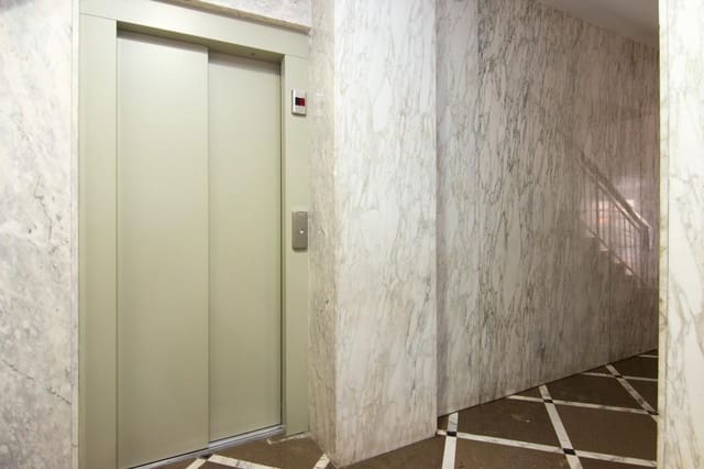 5 chambre Appartement à vendre à Grenade ville avec garage - 368 000 € (Ref: 9165958)