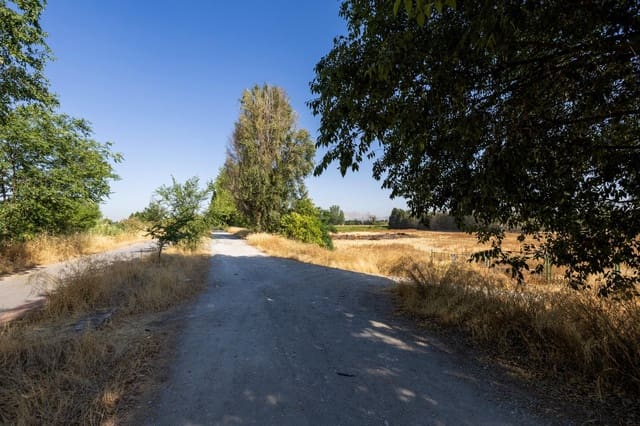 Grond te koop in Granada stad - € 220.000 (Ref: 9171739)