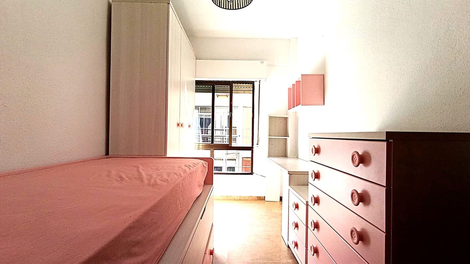 5 soveværelse Lejlighed til leje i Granada by - € 1.300 (Ref: 9174900)