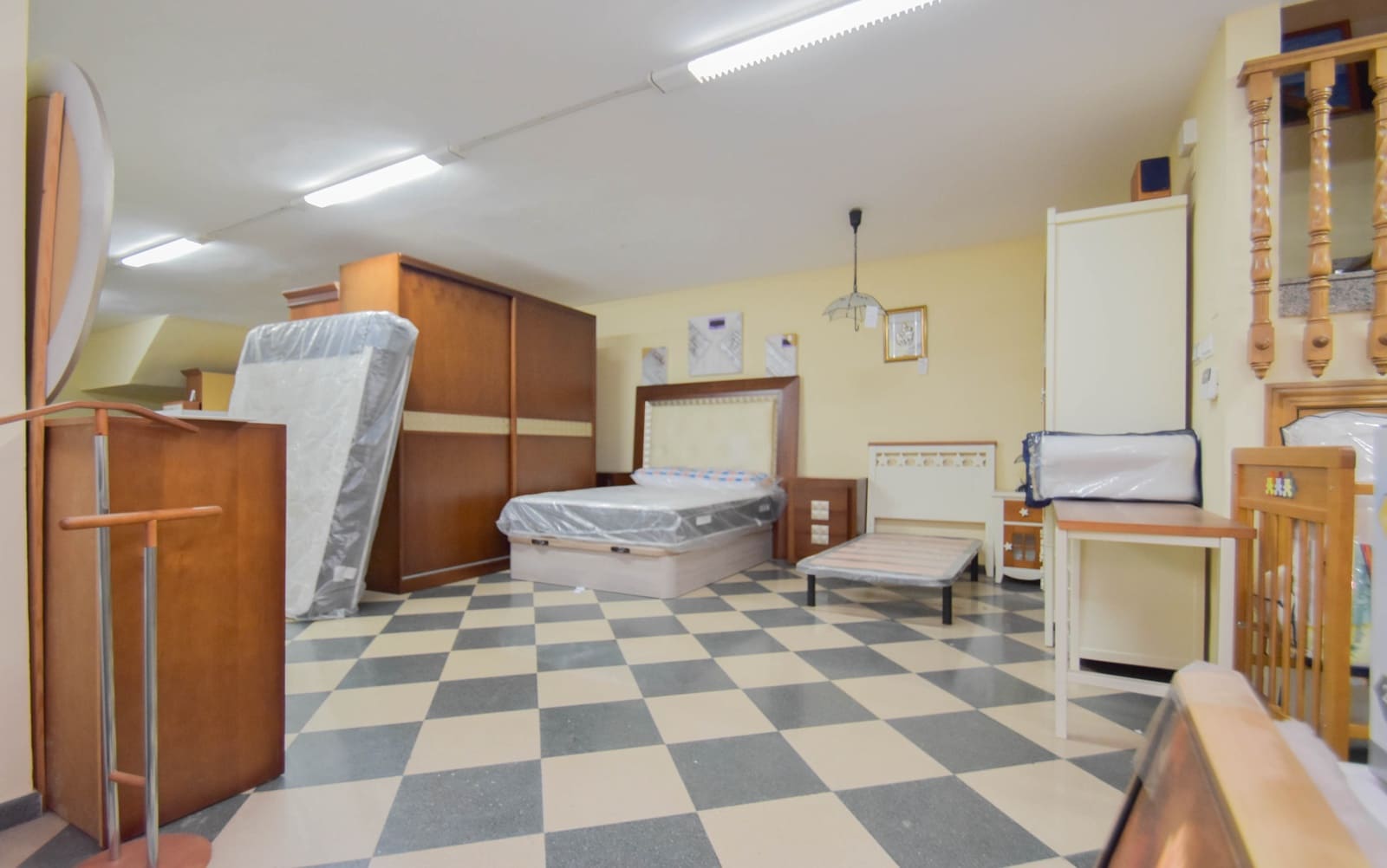 Commercieel te koop in Montefrio - € 200.000 (Ref: 9174901)