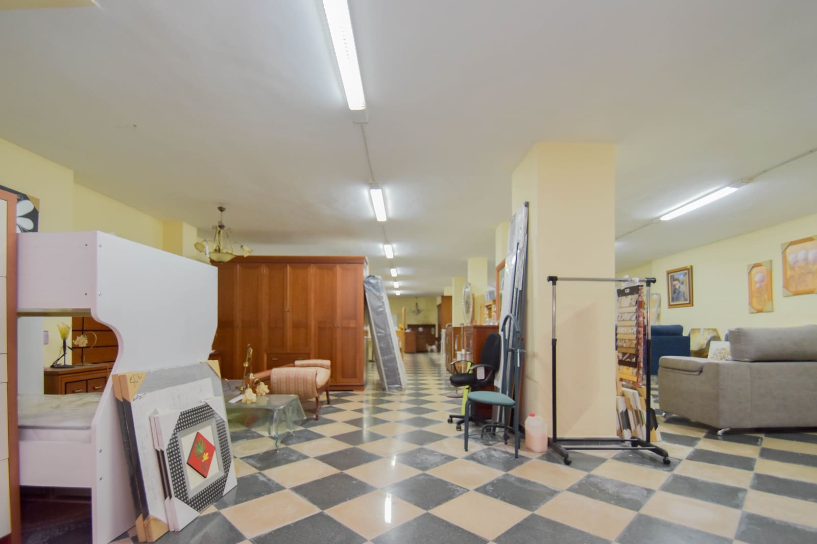 Commercieel te koop in Montefrio - € 200.000 (Ref: 9174901)