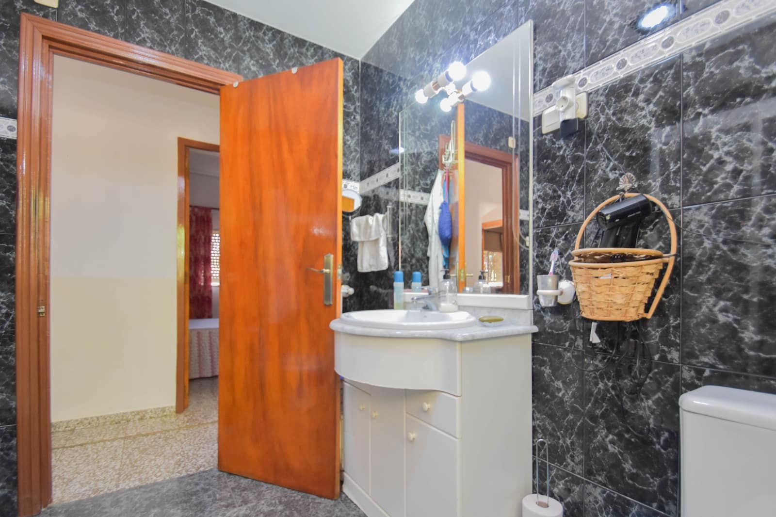 4 soveværelse Finca/Landehus til salg i Montefrio med swimmingpool - € 300.000 (Ref: 9187165)