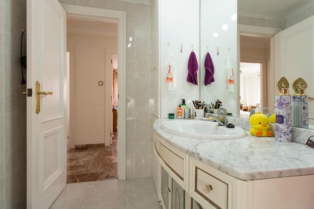 Piso de 3 habitaciones en Granada ciudad en venta con garaje - 515.000 € (Ref: 9188651)