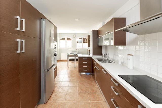 4 soveværelse Rækkehus til salg i Carretera de la Sierra, Granada by med swimmingpool garage - € 430.000 (Ref: 9188655)