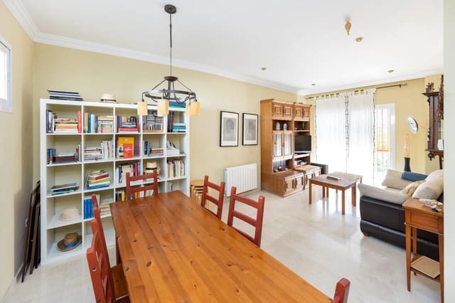 4 soveværelse Rækkehus til salg i Carretera de la Sierra, Granada by med swimmingpool garage - € 430.000 (Ref: 9188655)