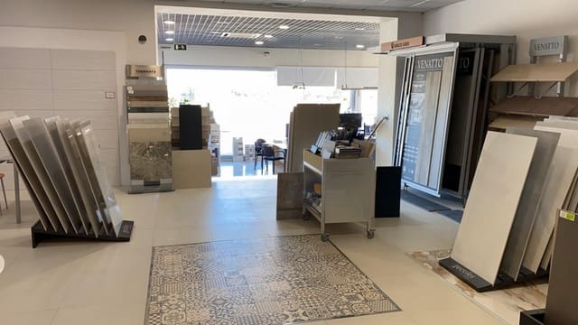 Rakentamaton maa myytävänä paikassa Linares - 850 000 € (Ref: 9189671)