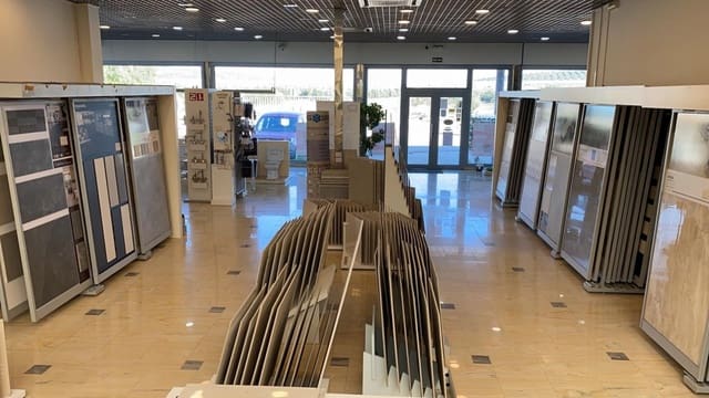 Rakentamaton maa myytävänä paikassa Linares - 850 000 € (Ref: 9189671)