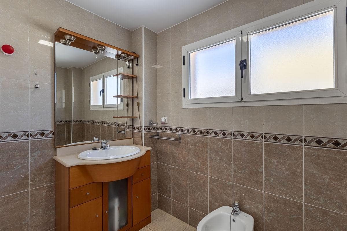 3 soveværelse Rækkehus til salg i Ogijares med garage - € 225.000 (Ref: 9200688)