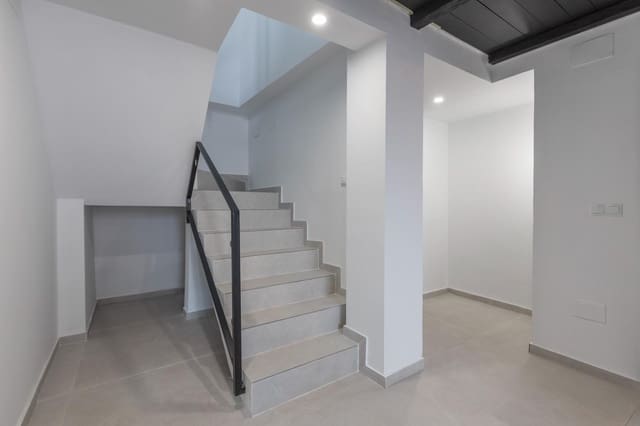 6 soveværelse Byhus til salg i Monachil - € 355.000 (Ref: 9204782)