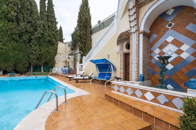 5 bedroom Villa for sale in Granada city with pool garage - € 1,100,000 (Ref: 9206691)