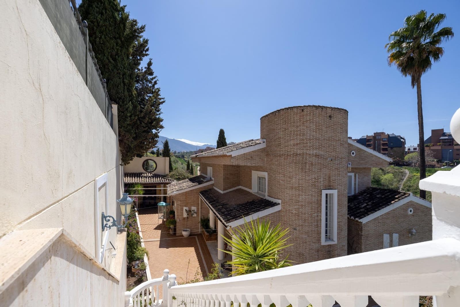 5 bedroom Villa for sale in Granada city with pool garage - € 1,100,000 (Ref: 9206691)