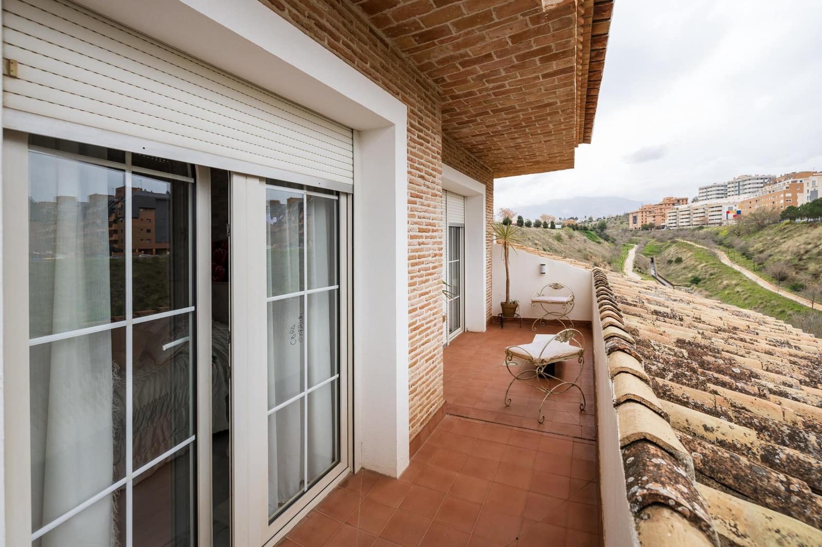 5 bedroom Villa for sale in Granada city with pool garage - € 1,100,000 (Ref: 9206691)