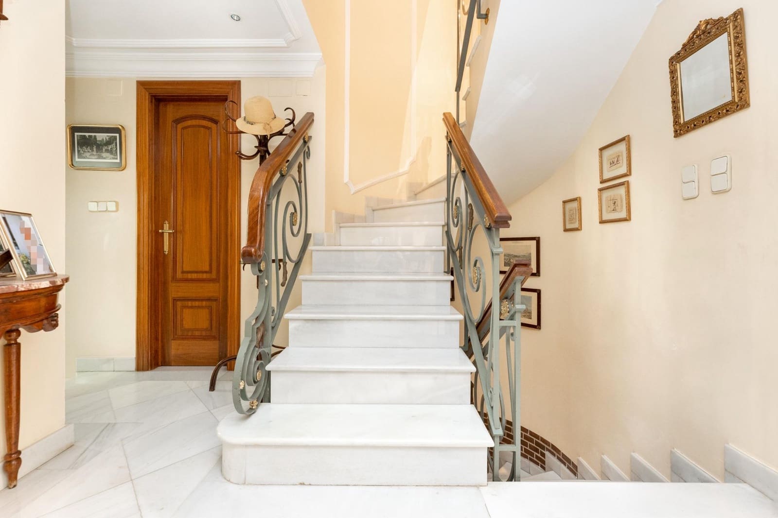 5 soveværelse Semi-Rækkehus til salg i Granada by med swimmingpool garage - € 950.000 (Ref: 9215309)