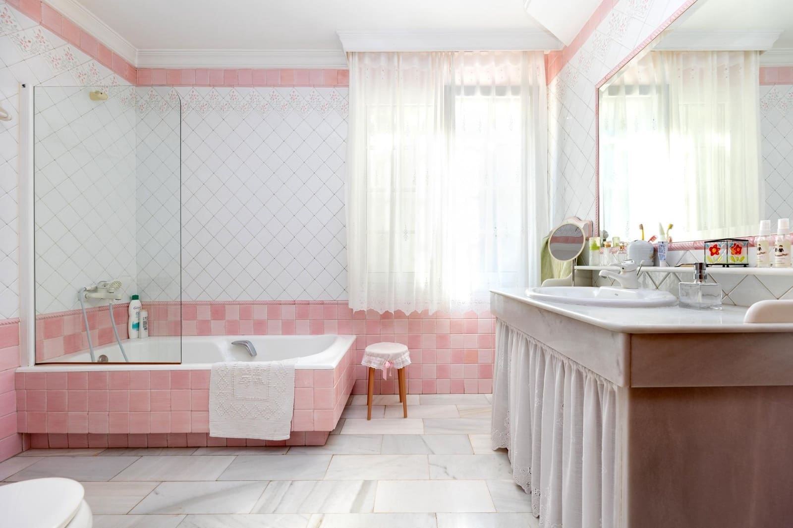 5 soveværelse Semi-Rækkehus til salg i Granada by med swimmingpool garage - € 950.000 (Ref: 9215309)