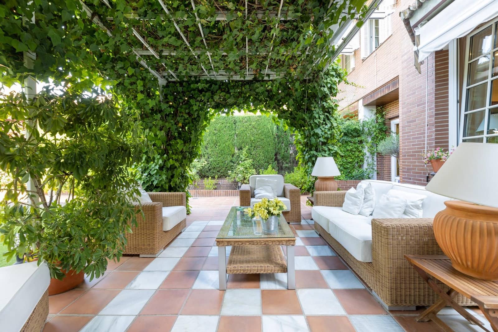 5 soveværelse Semi-Rækkehus til salg i Granada by med swimmingpool garage - € 950.000 (Ref: 9215309)