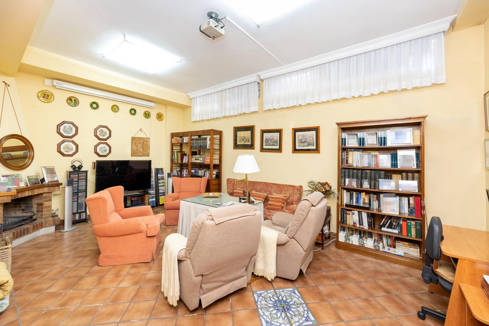 5 soveværelse Semi-Rækkehus til salg i Granada by med swimmingpool garage - € 950.000 (Ref: 9215309)