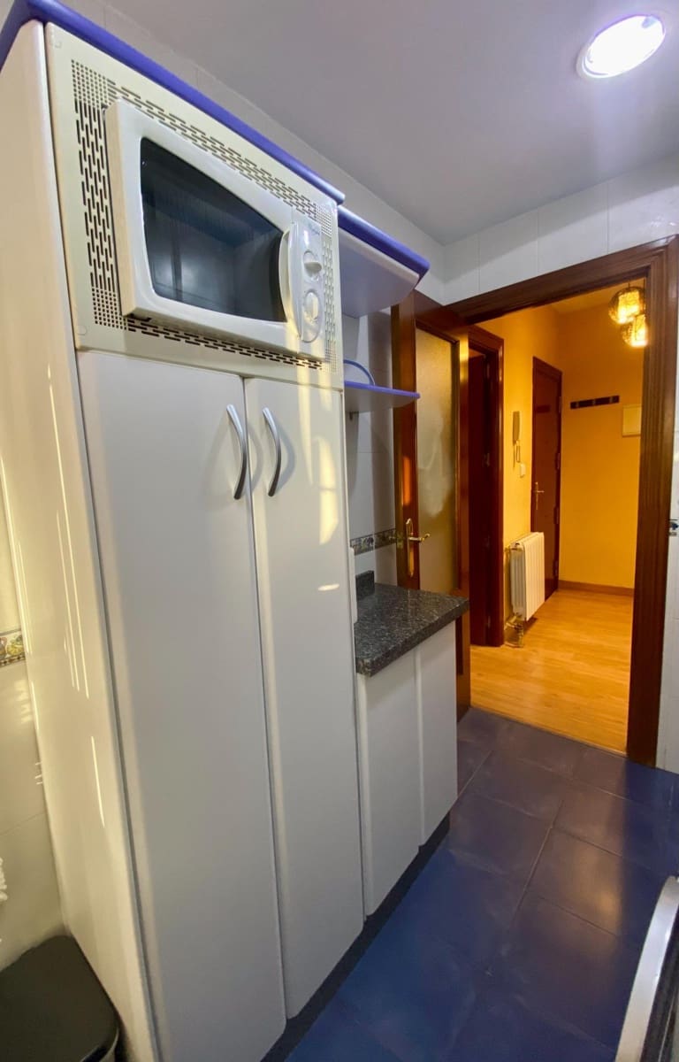 3 sovrum Takvåning att hyra i Granada stad - 850 € (Ref: 9217685)